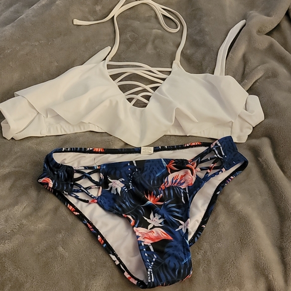 Bikini - Picture 6 of 6